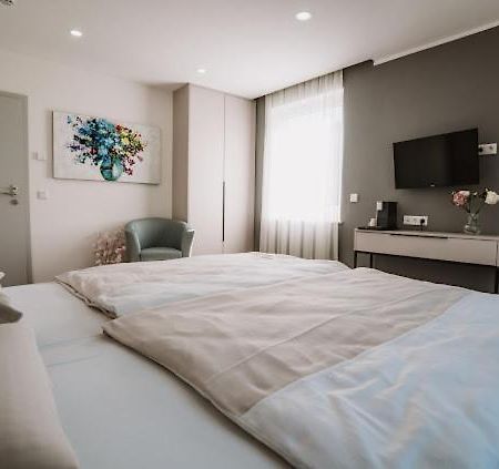 Mey Boardinghouse Aparthotel บีเลอเฟล์ด ภายนอก รูปภาพ