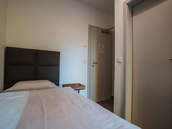 Mey Boardinghouse Aparthotel บีเลอเฟล์ด ภายนอก รูปภาพ